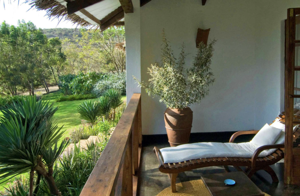 MID RANGE TANZANIA LODGE SAFARI